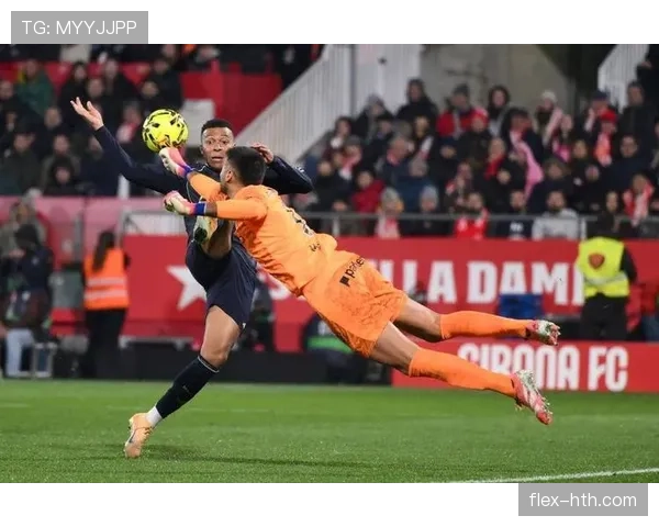 门迪左路防守现隐忧，球队需加强防线应对潜在漏洞